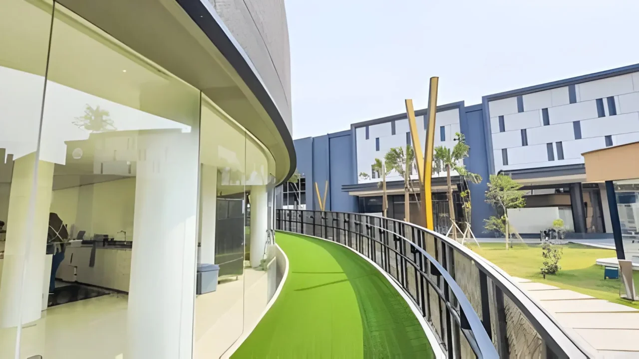 Synthetic Grass for Commercial Properties: Benefits and Applications