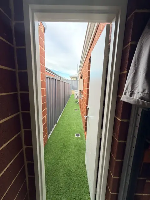 Artificial grass detail in Fremantle: Side access